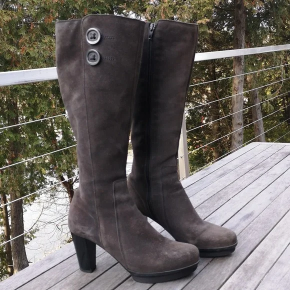 La Canadienne tall suede boots - Picture 1 of 16